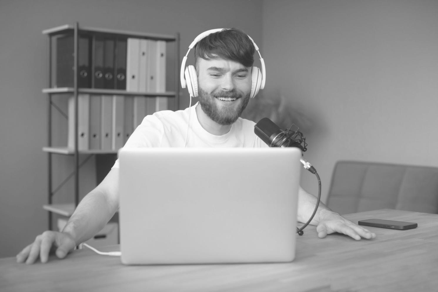 Strategische Finanzplanung am Schreibtisch