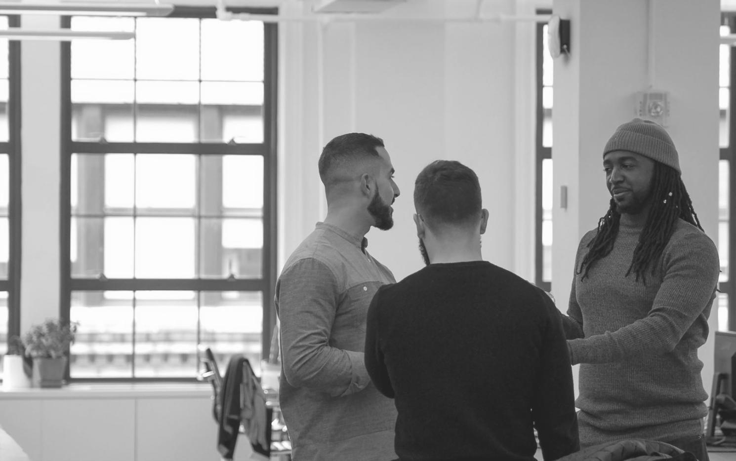 Finanzielle Planung mit Taschenrechner und Dokumenten